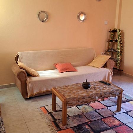 Apartment Getaway In Sparti Bagian luar foto