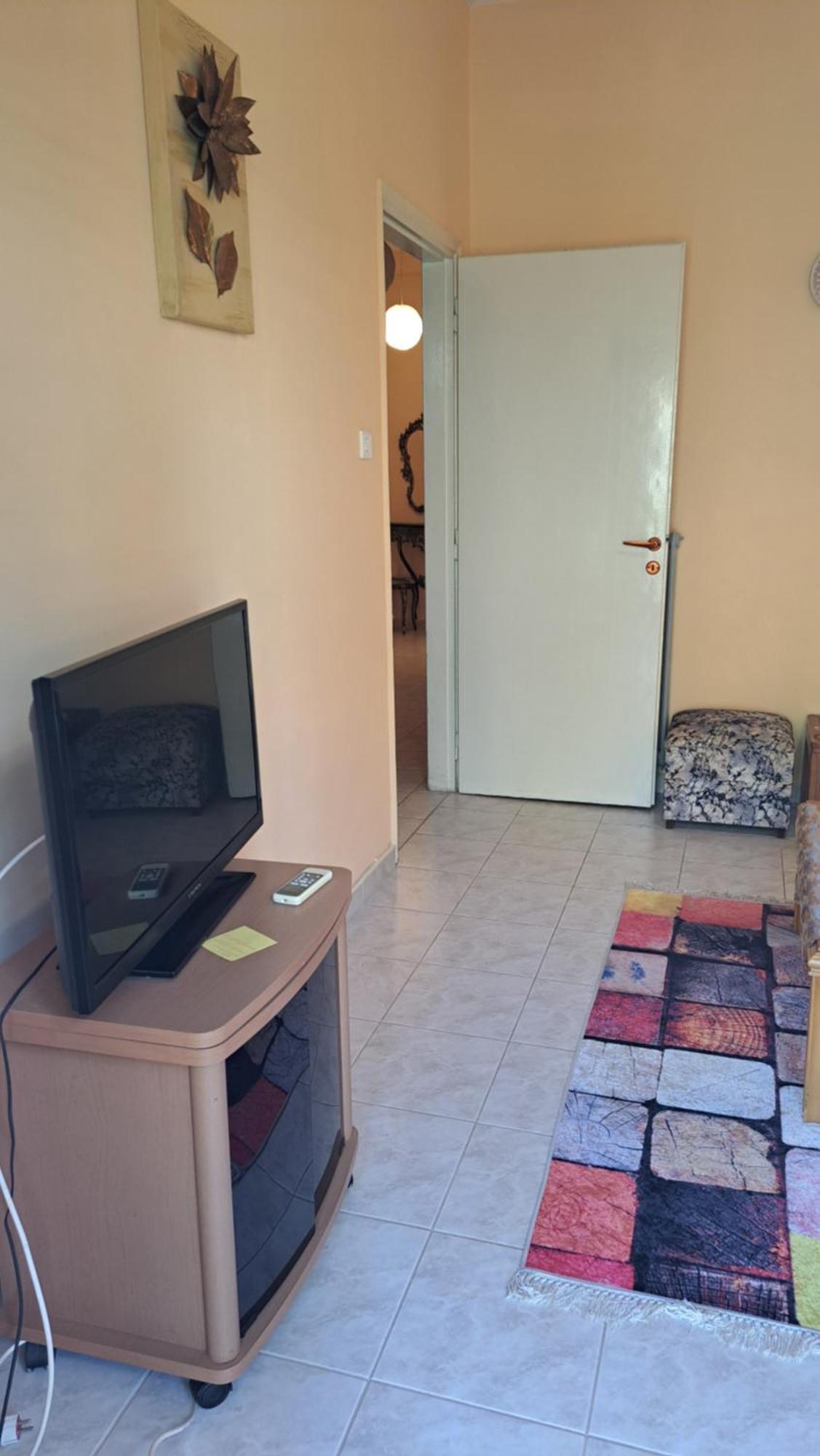 Apartment Getaway In Sparti Bagian luar foto
