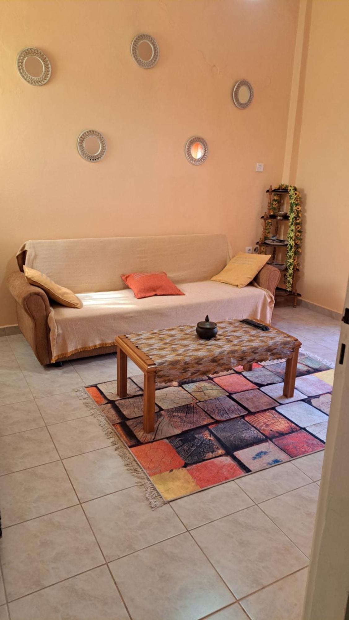 Apartment Getaway In Sparti Bagian luar foto